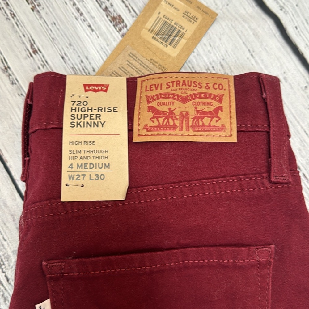 NWT Levi’s 720 Maroon High Rise Skinny Jeans - size 4 W27/L30 - Picture 2 of 4